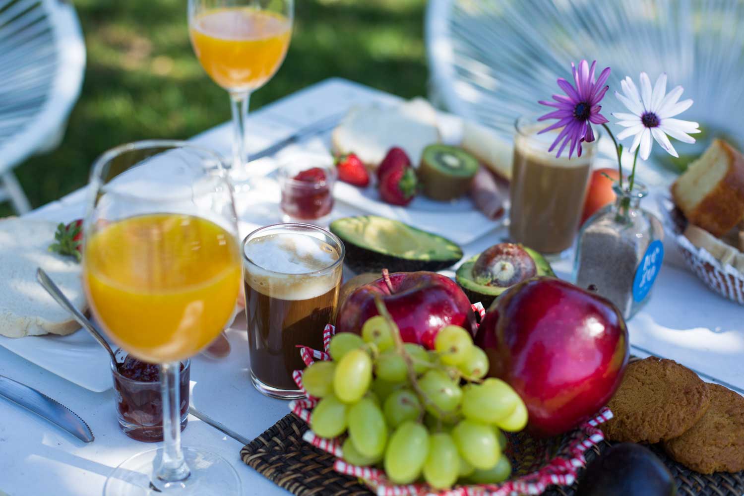 Desayuno en el jardín
