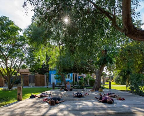 Retiro de yoga en jardín 1