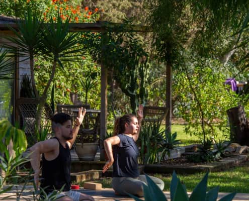 Retiro de yoga en jardín